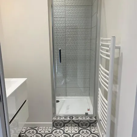 Climatises En Centre Μπορντό